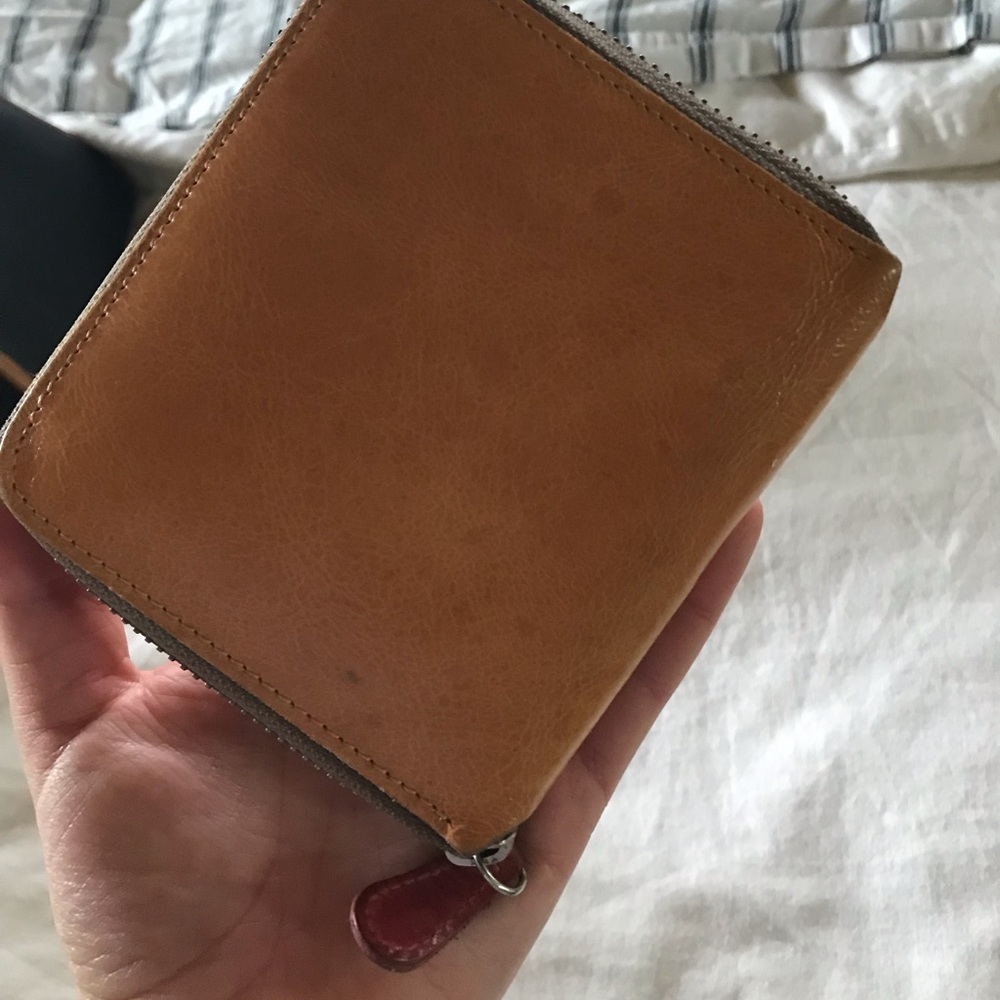 Orla Kiley zip wallet